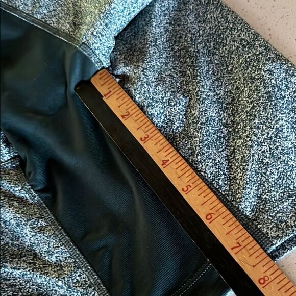 Lululemon Green Unlined Shorts Size L - Picture 10 of 11